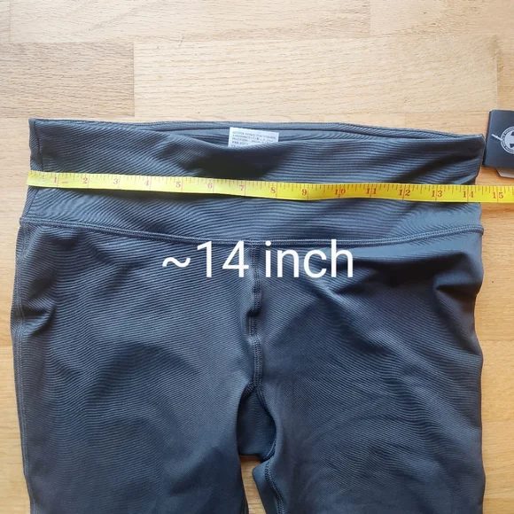 NWT Under Armour Capri - Picture 14 of 15